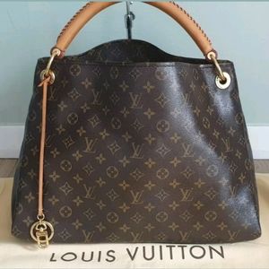 🎉 Louis Vuitton Original model Artsy MM🎉